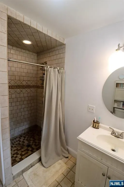 20 Mt Crest Road Jefferson Township, NJ 07438