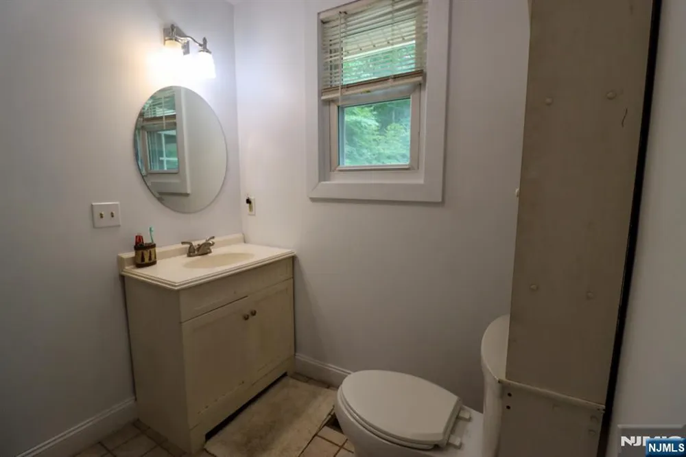20 Mt Crest Road Jefferson Township, NJ 07438