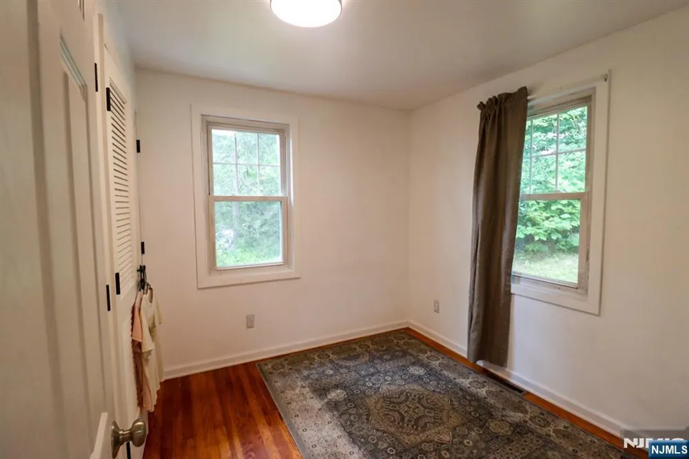 20 Mt Crest Road Jefferson Township, NJ 07438