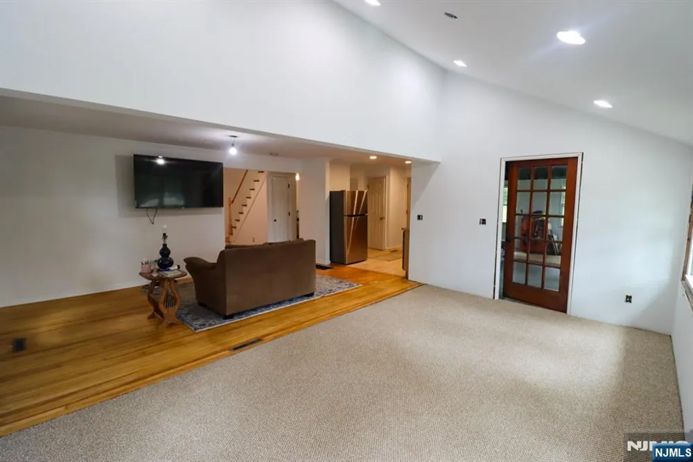 20 Mt Crest Road Jefferson Township, NJ 07438