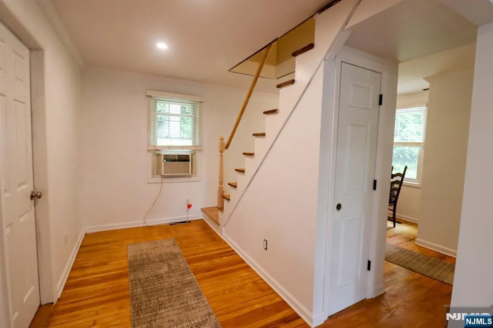20 Mt Crest Road Jefferson Township, NJ 07438