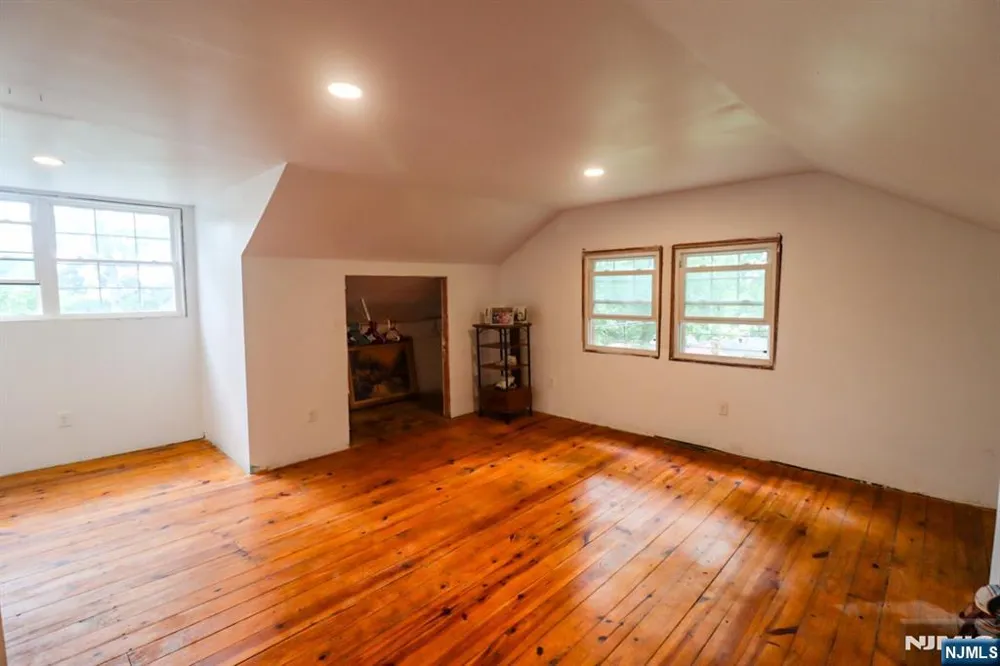 20 Mt Crest Road Jefferson Township, NJ 07438