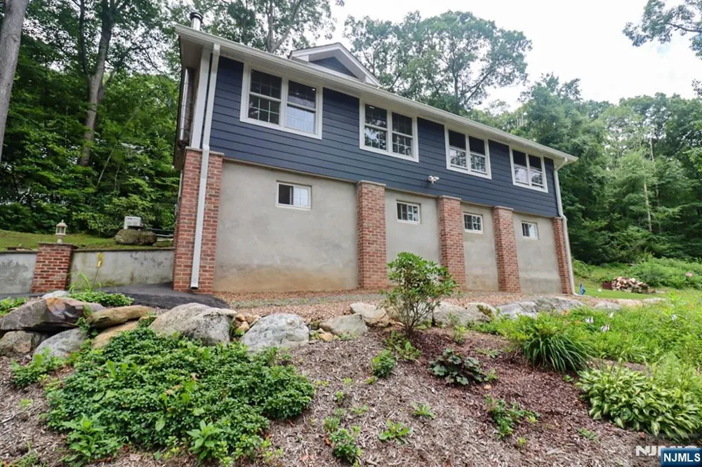 20 Mt Crest Road Jefferson Township, NJ 07438