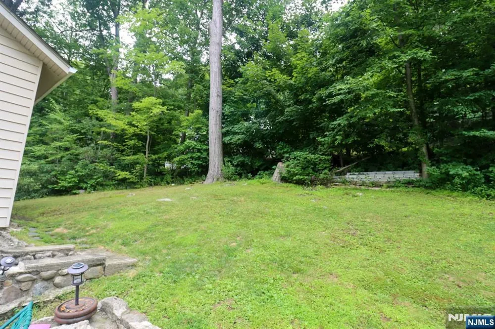 20 Mt Crest Road Jefferson Township, NJ 07438