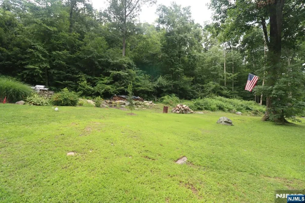 20 Mt Crest Road Jefferson Township, NJ 07438