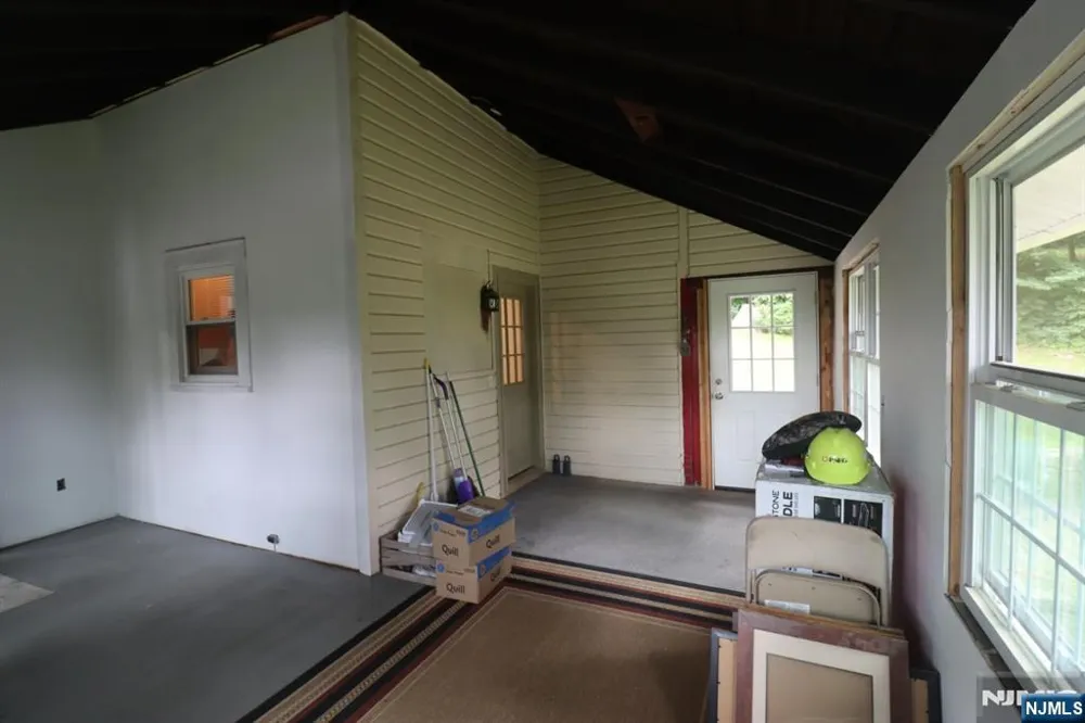 20 Mt Crest Road Jefferson Township, NJ 07438