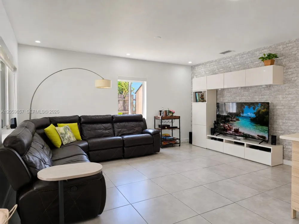 1740 NE 181st St North Miami Beach, FL 33162