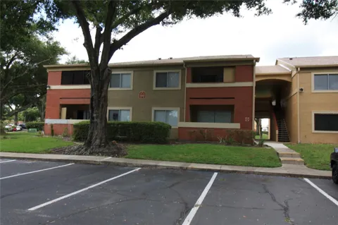 660 KENWICK CIRCLE #104