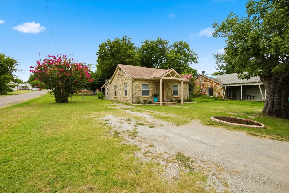 427 E Tulsa Sulphur, OK 73086