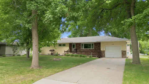 319 Maple Avenue S