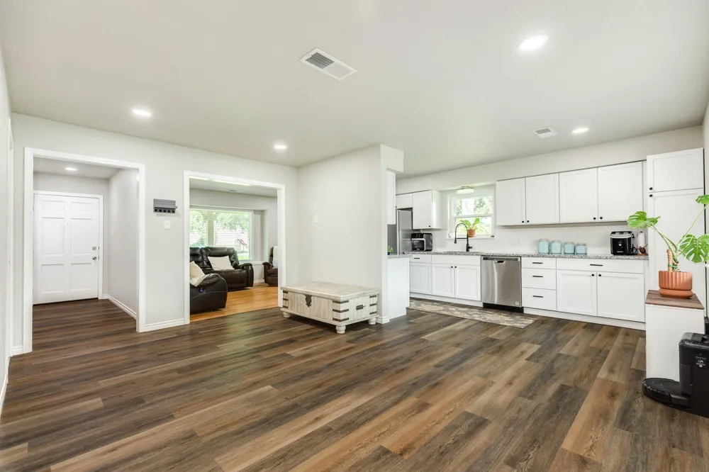 811 Loggins Drive West Columbia, TX 77486