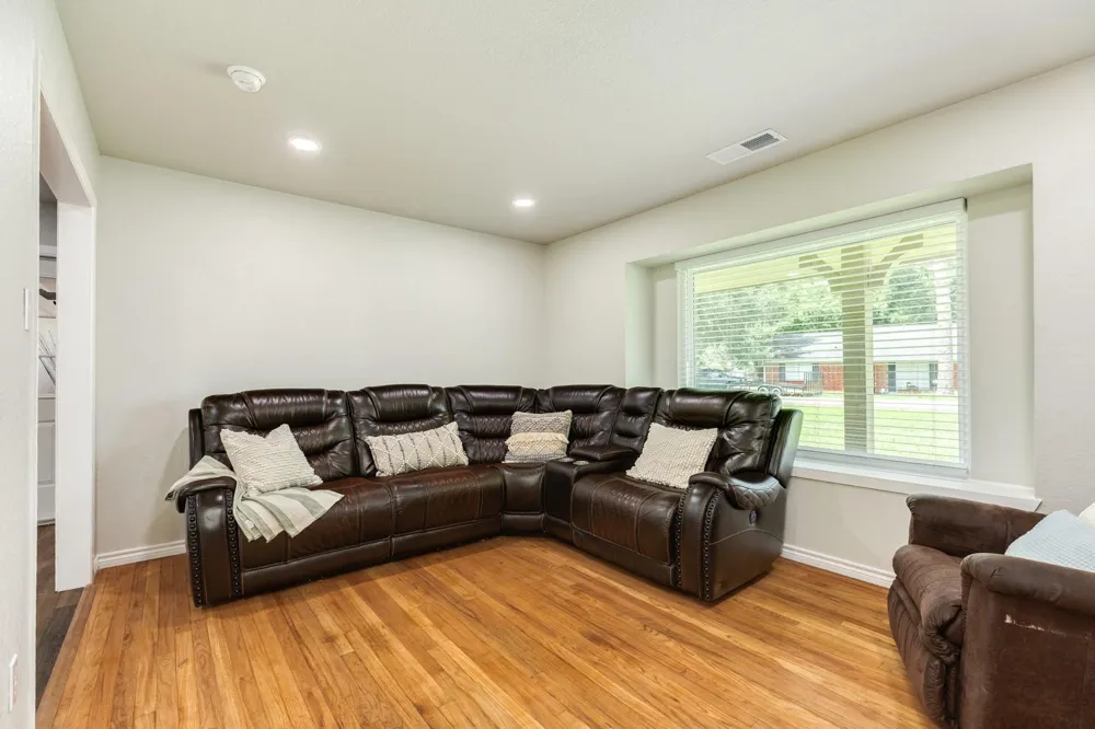 811 Loggins Drive West Columbia, TX 77486