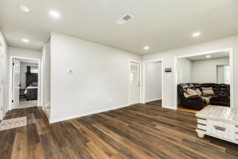 811 Loggins Drive West Columbia, TX 77486