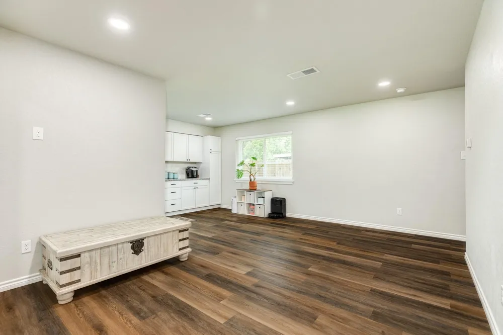 811 Loggins Drive West Columbia, TX 77486