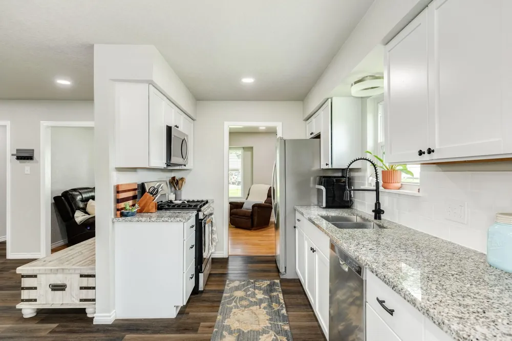 811 Loggins Drive West Columbia, TX 77486