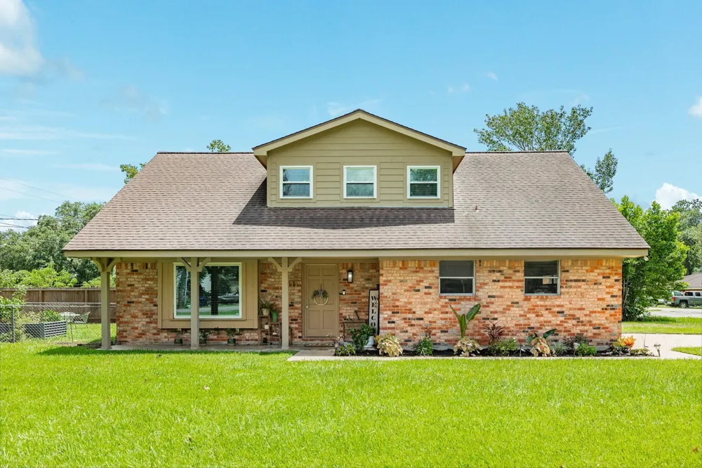 811 Loggins Drive West Columbia, TX 77486