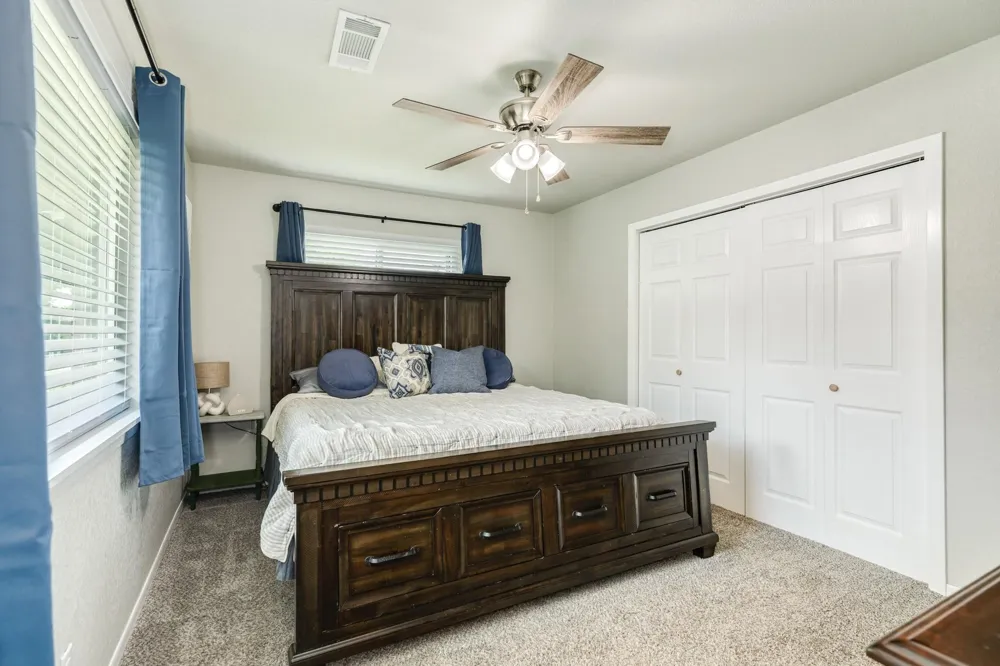 811 Loggins Drive West Columbia, TX 77486