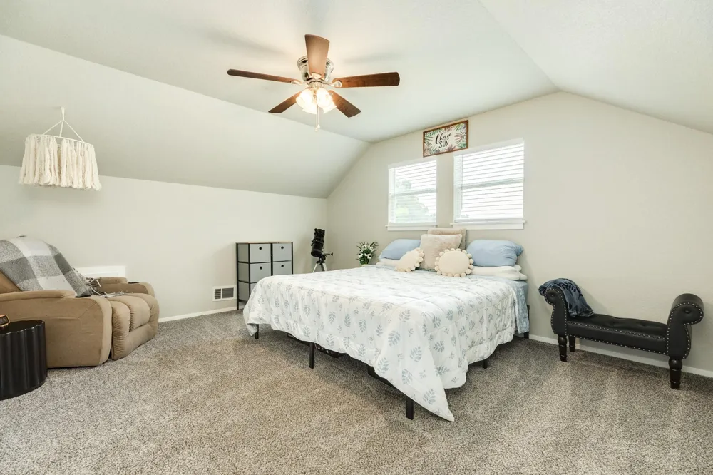 811 Loggins Drive West Columbia, TX 77486