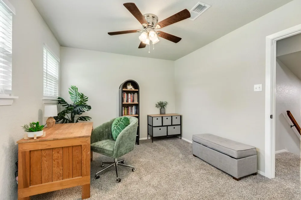 811 Loggins Drive West Columbia, TX 77486