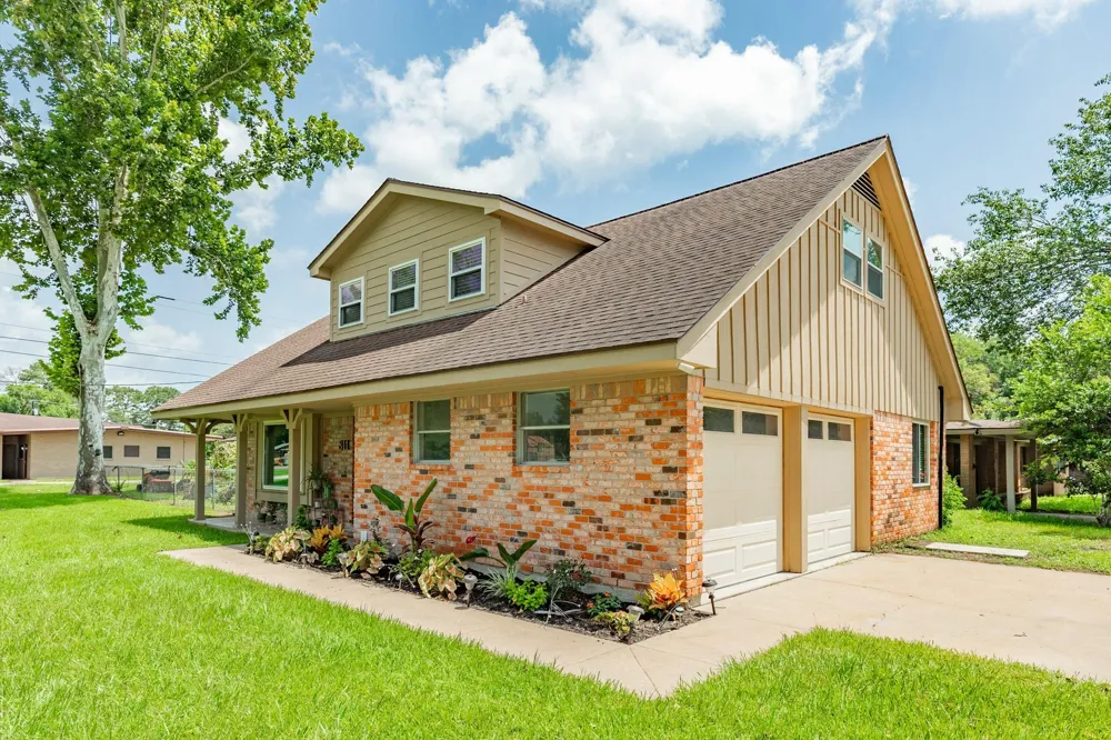 811 Loggins Drive West Columbia, TX 77486