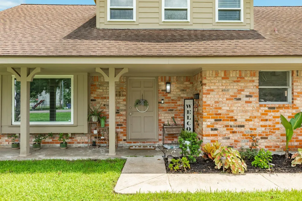 811 Loggins Drive West Columbia, TX 77486