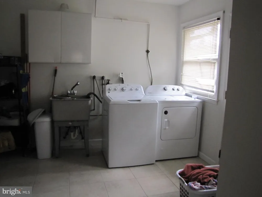 436 S SUFFOLK DRIVE Cherry Hill, NJ 08002