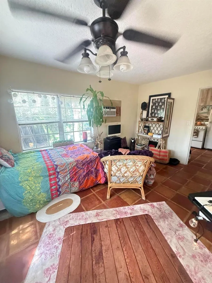407 W Palm Street Lantana, FL 33462