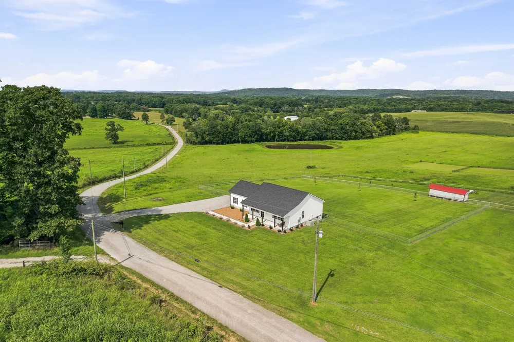 1719 Purvin Lollar Rd Sparta, TN 38583