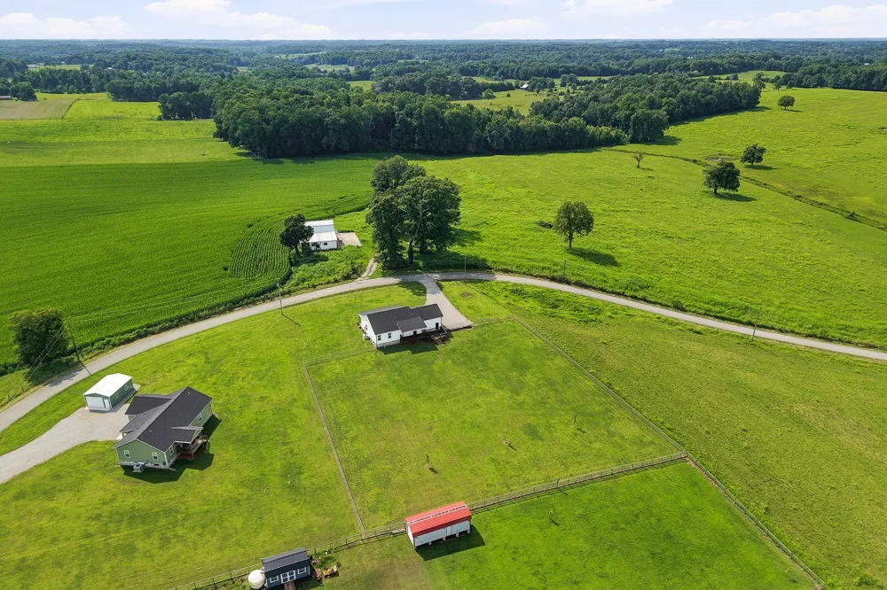1719 Purvin Lollar Rd Sparta, TN 38583