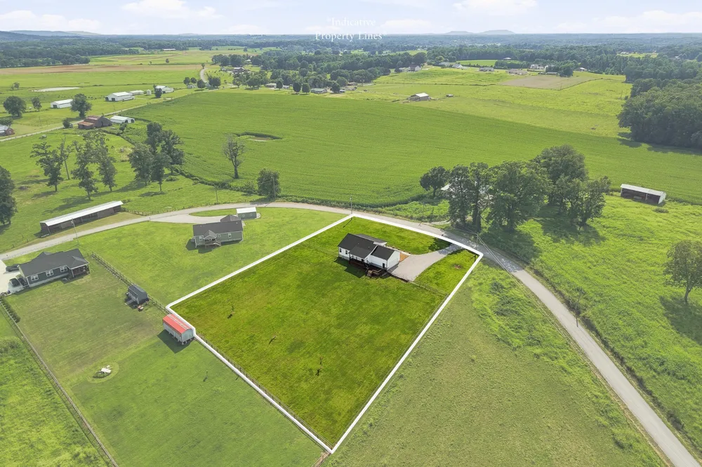 1719 Purvin Lollar Rd Sparta, TN 38583