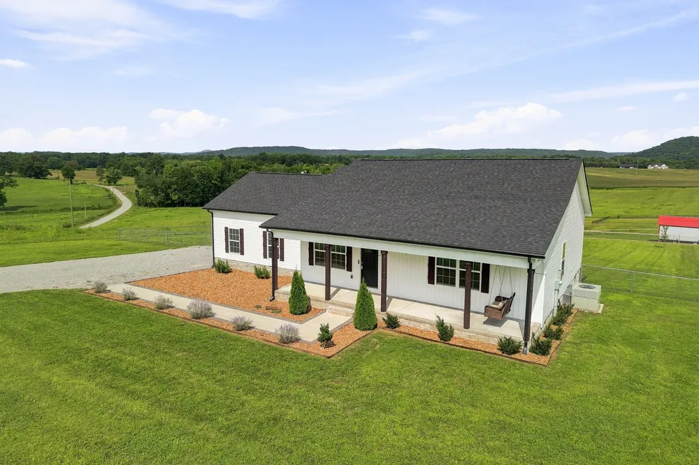 1719 Purvin Lollar Rd Sparta, TN 38583