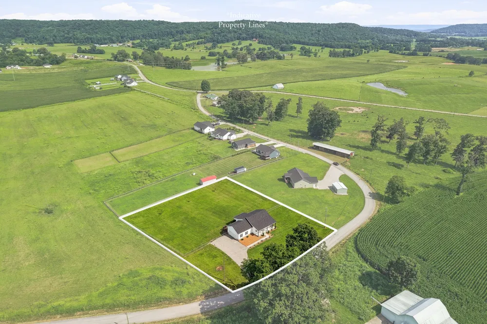 1719 Purvin Lollar Rd Sparta, TN 38583