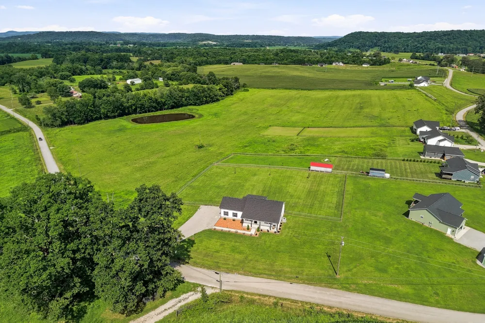 1719 Purvin Lollar Rd Sparta, TN 38583