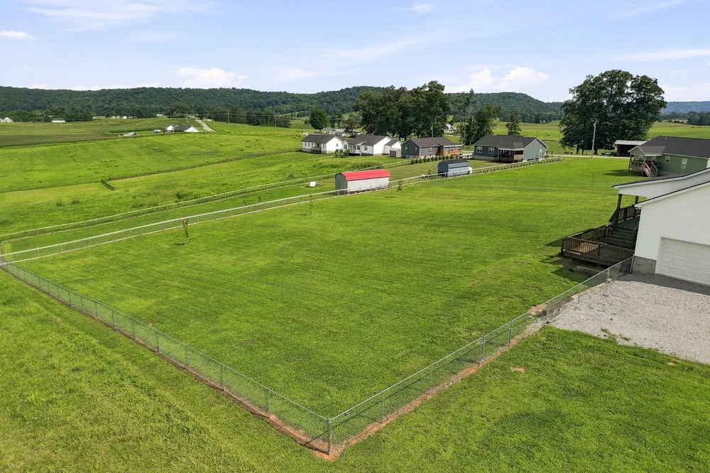 1719 Purvin Lollar Rd Sparta, TN 38583