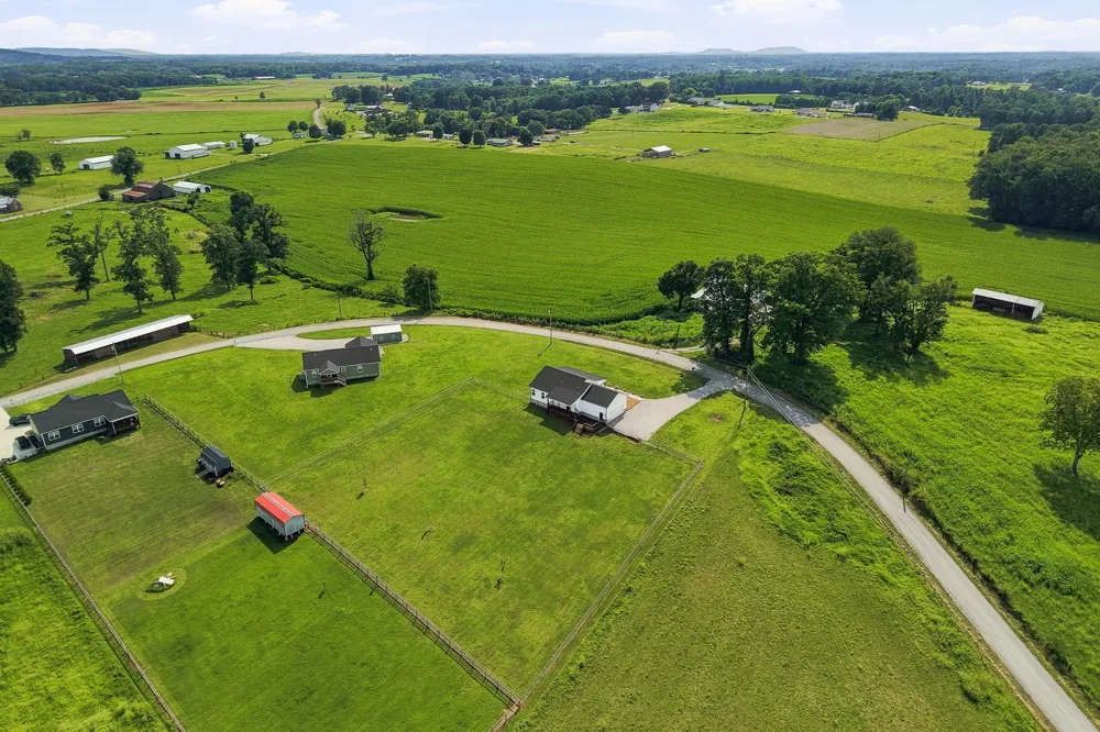 1719 Purvin Lollar Rd Sparta, TN 38583