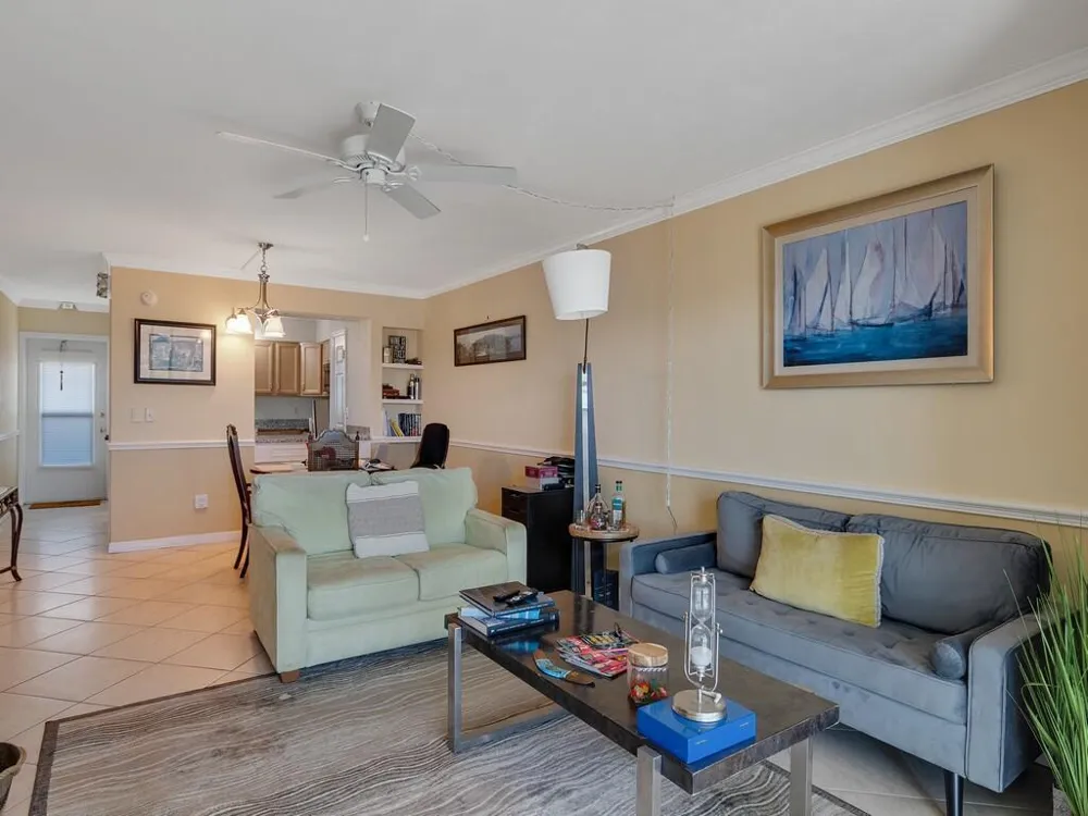 2333 Indian River Boulevard Vero Beach, FL 32960