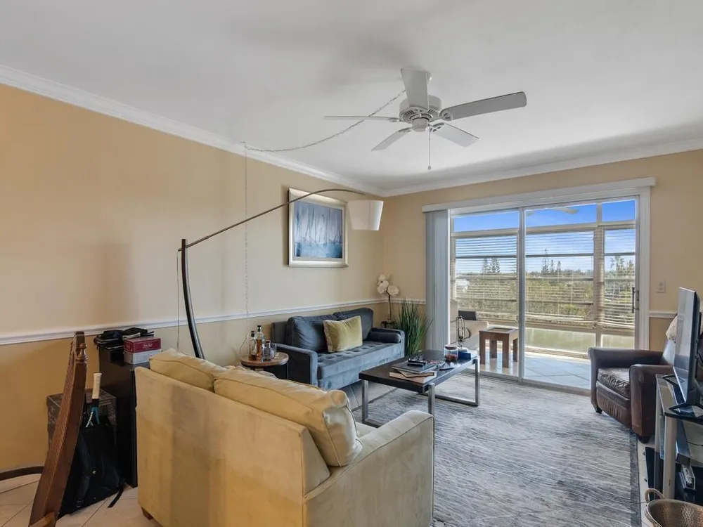 2333 Indian River Boulevard Vero Beach, FL 32960