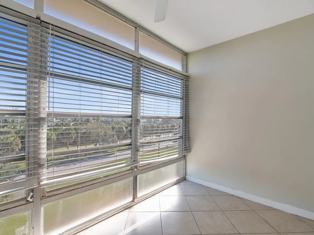 2333 Indian River Boulevard Vero Beach, FL 32960