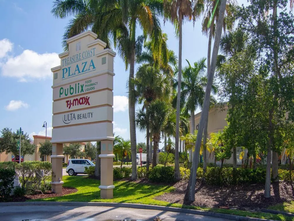 2333 Indian River Boulevard Vero Beach, FL 32960