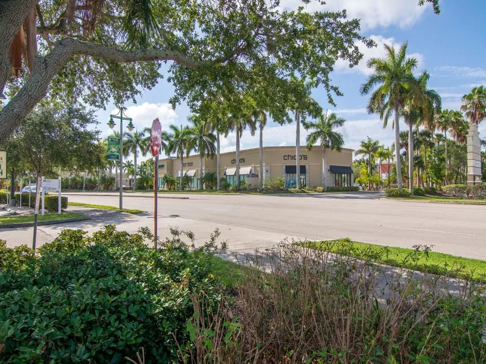 2333 Indian River Boulevard Vero Beach, FL 32960