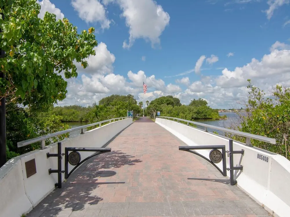 2333 Indian River Boulevard Vero Beach, FL 32960