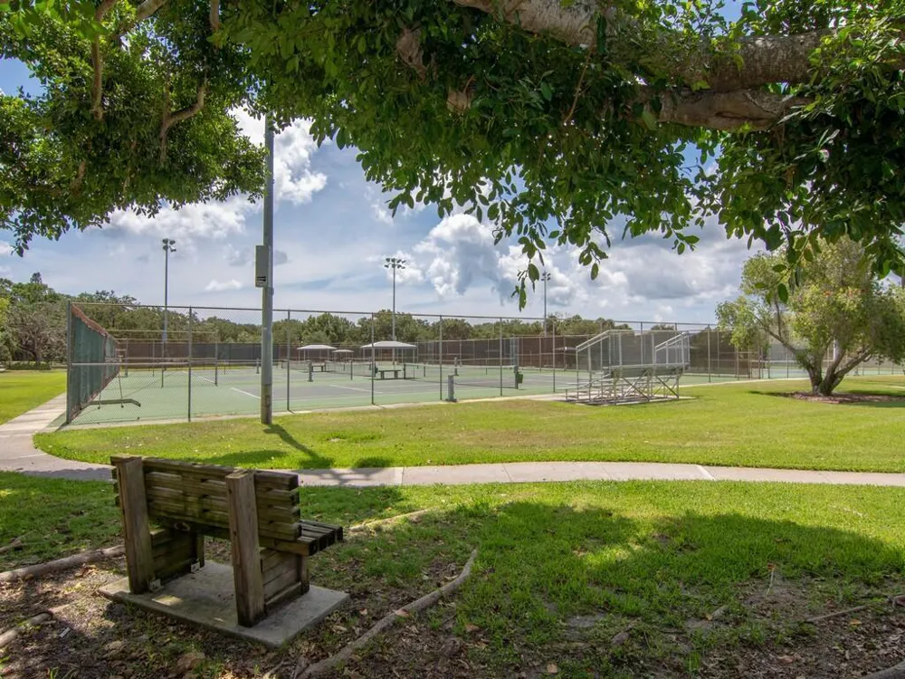 2333 Indian River Boulevard Vero Beach, FL 32960
