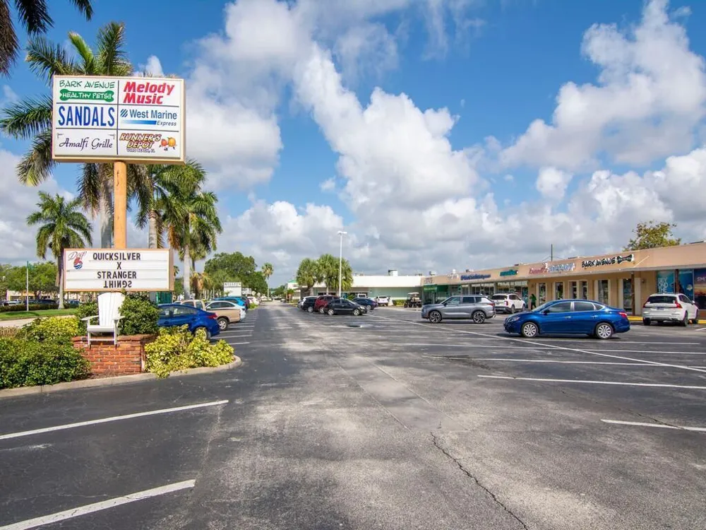 2333 Indian River Boulevard Vero Beach, FL 32960