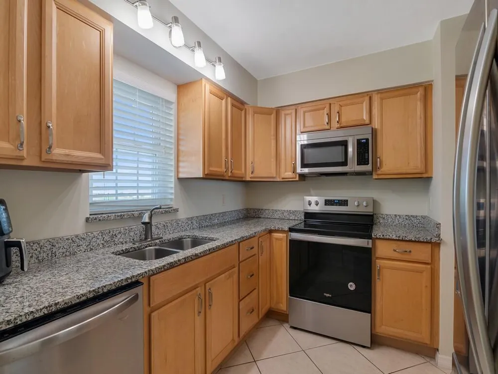 2333 Indian River Boulevard Vero Beach, FL 32960