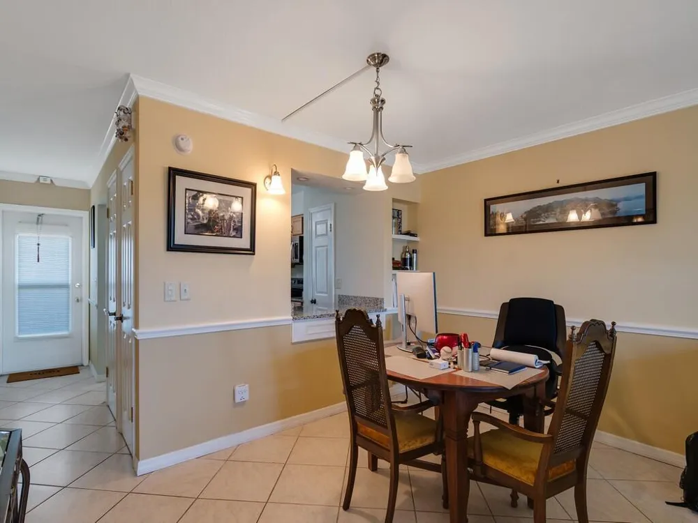 2333 Indian River Boulevard Vero Beach, FL 32960
