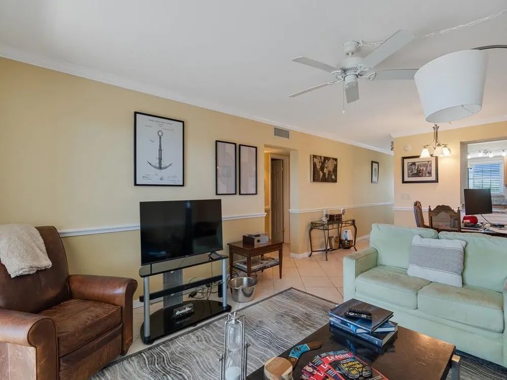 2333 Indian River Boulevard Vero Beach, FL 32960