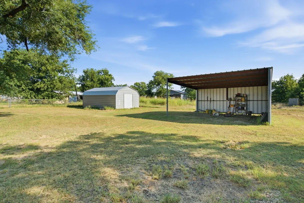 917 E Ross Avenue De Leon, TX 76444