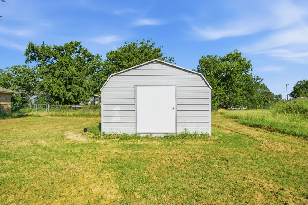 917 E Ross Avenue De Leon, TX 76444