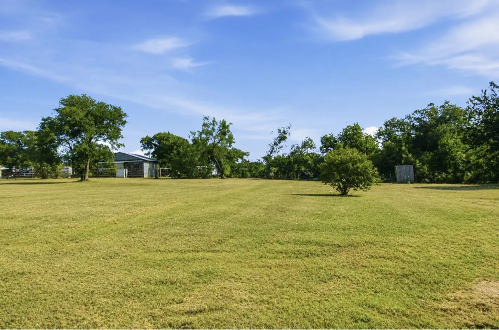 917 E Ross Avenue De Leon, TX 76444