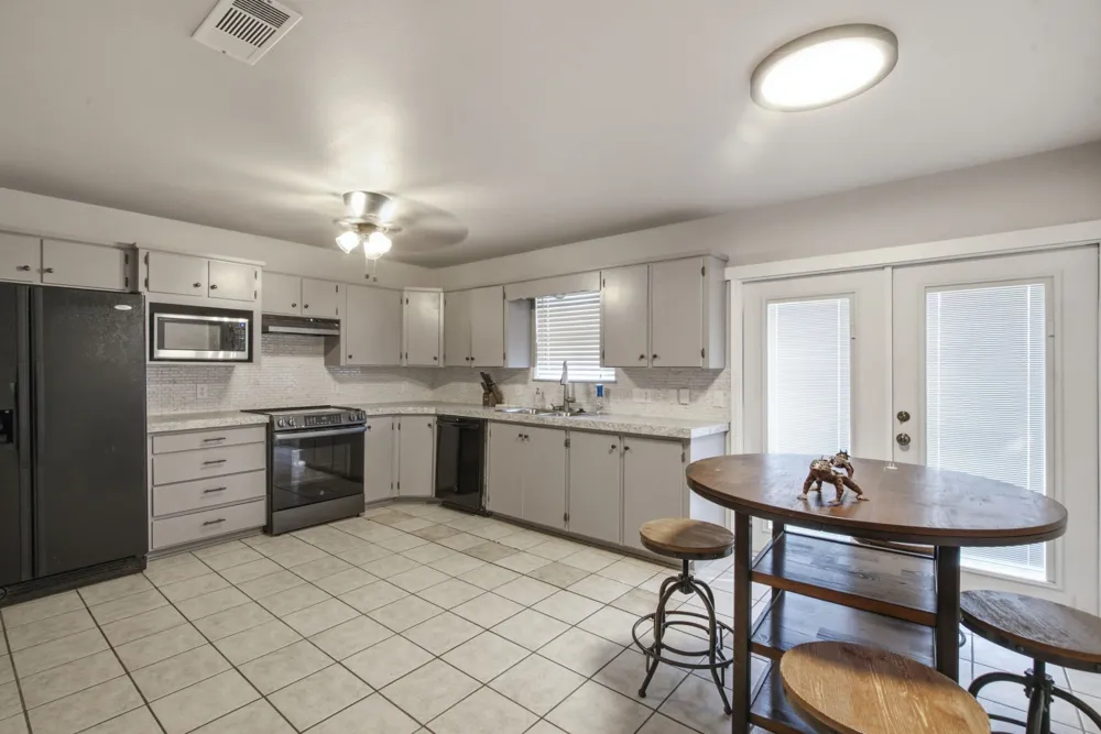 917 E Ross Avenue De Leon, TX 76444